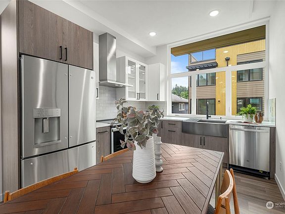 5th image of 3412 34th Ave W #B