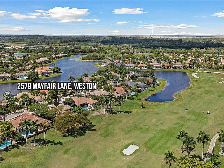 2579 Mayfair Ln — Photo 4