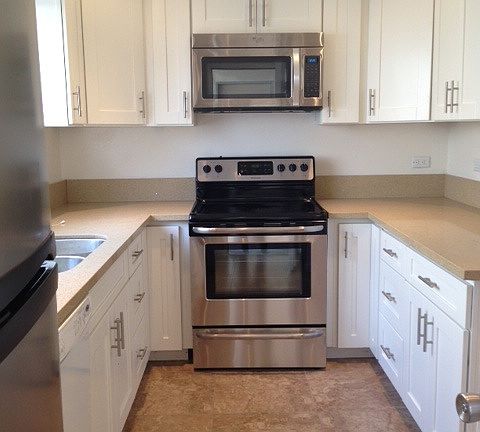 5th image of 243 S Barrington Ave APT B2