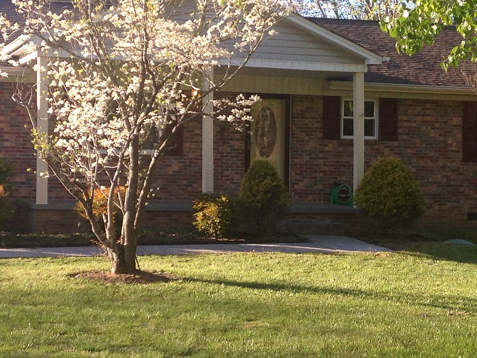 1st image of 271 Lakeshore Cir