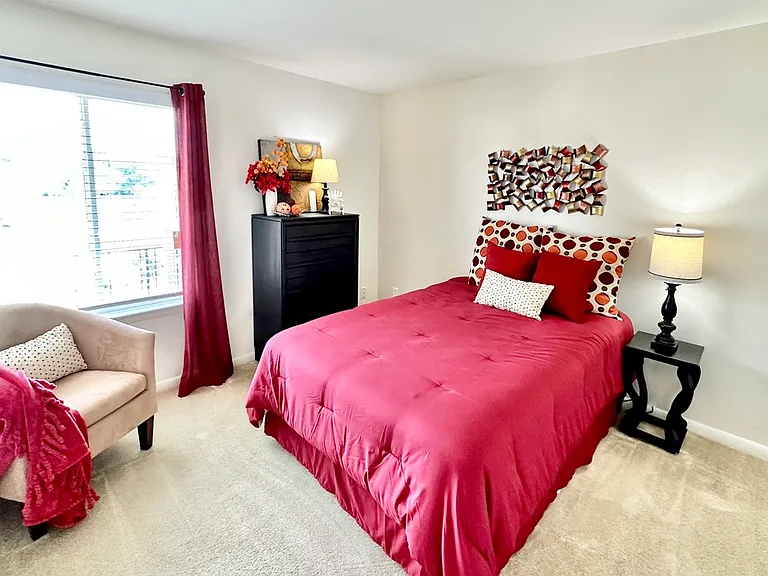 Windsor Lake Apartments — Photo 25