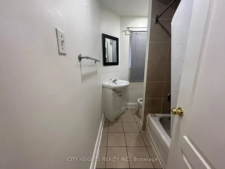 1113 Davenport Rd — Photo 3