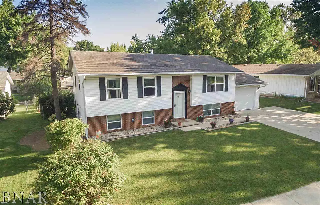 1706 Wildwood Rd photo 1