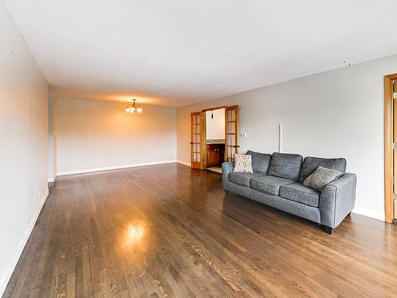 4th image of 750 Dempster St #103