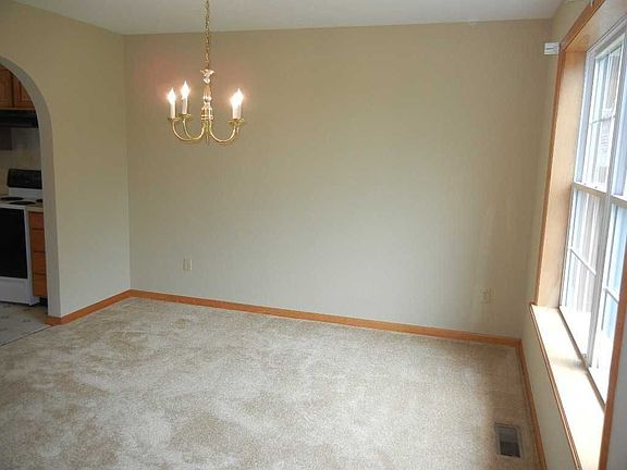 5th image of 2740 Rising Hill Dr