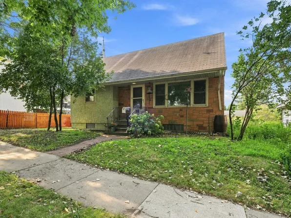 212 3rd St E, Jordan, MN 55352