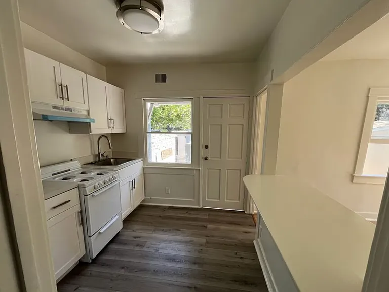 11820 Venice Blvd #4 — Photo 10