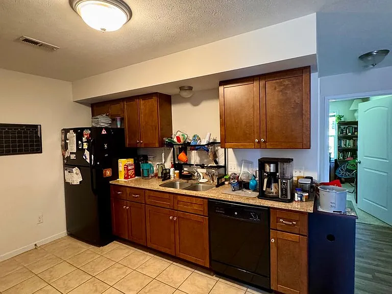 1029 Shenandoah St #108 — Photo 4