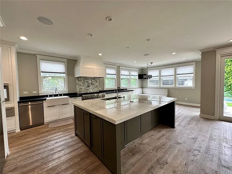 1616 N Ogden Dr — Photo 23