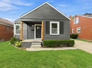 21625 Trombly St, Saint Clair Shores, MI 48080