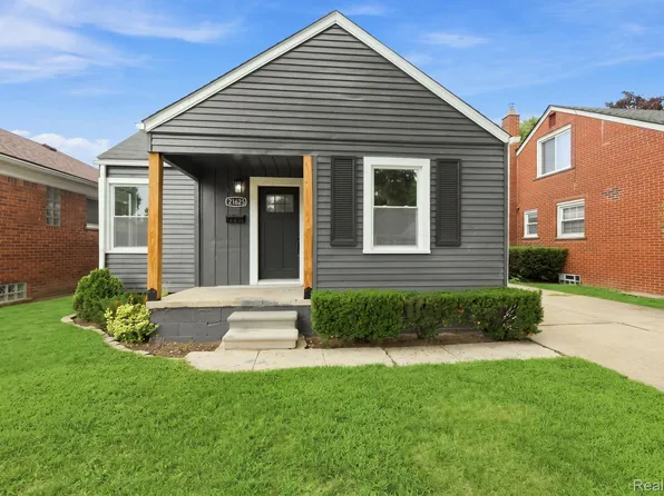 21625 Trombly St, Saint Clair Shores, MI 48080