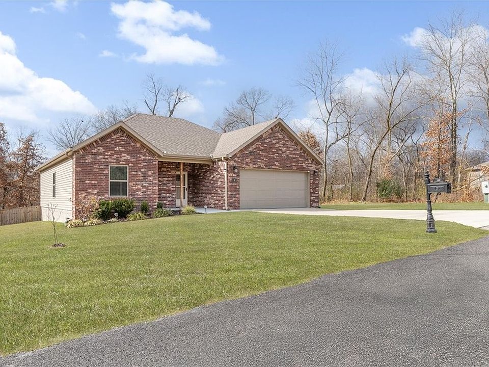 1st image of 8 Lockhart Pl