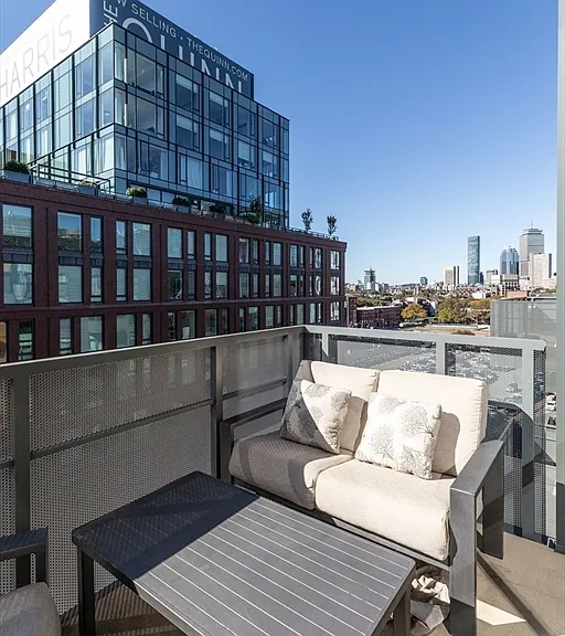 32 Traveler St #Penthouse 8 — Photo 6