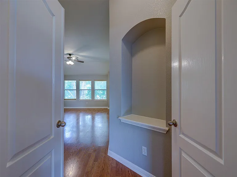 1554 Homewood Cir — Photo 30