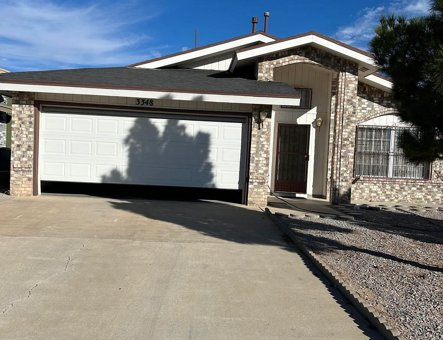3 bed, 2.0 bath, 1282 sqft, $1,400 — Photo 2