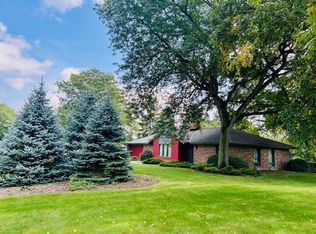 16845 W Shadow Dr, New Berlin, WI 53151