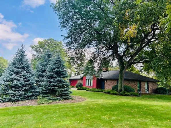 16845 West Shadow DRIVE, New Berlin, WI 53151