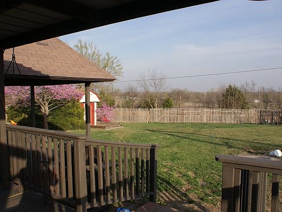 1 acre fully fenced backyard