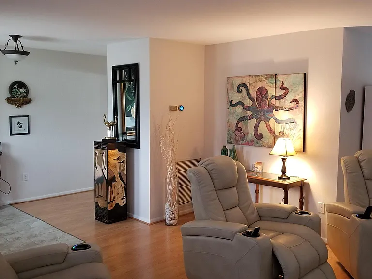 NEW PHOTOS COMING SOON.
OLD photo! Recently remodeled. Fully updates Kitchen/Bath and furniture.