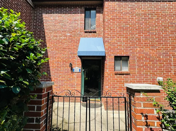 2291 Pernoshal Ct, Dunwoody, GA 30338