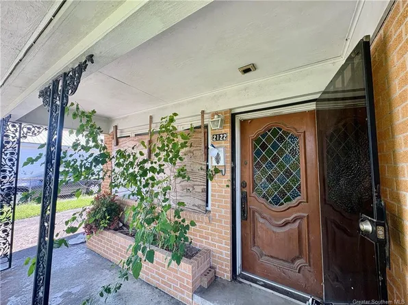 2122 Brooks St, Lake Charles, LA 70601