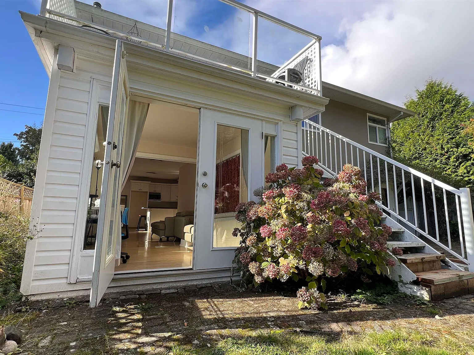 2 bed, 882 sqft, $2,300 — Photo 2