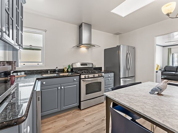 4th image of 724 Felicita Ave