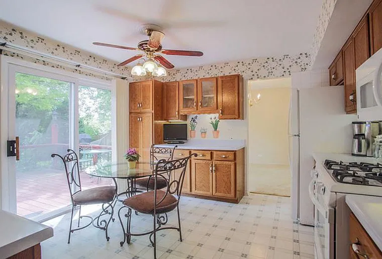1114 Durham Dr — Photo 2