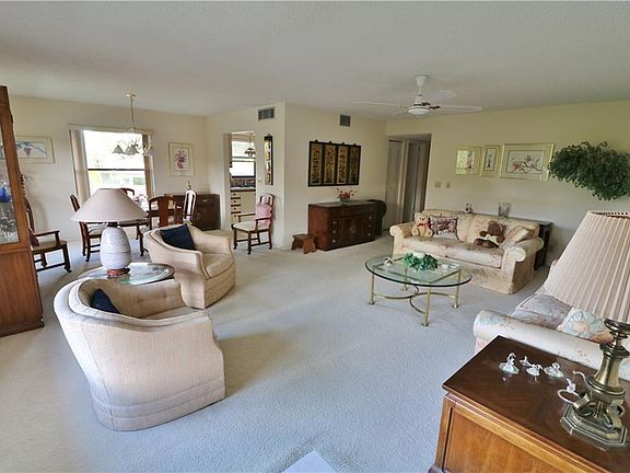 3rd image of 391 SW South River Dr APT 207