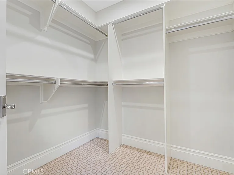 1714 W Oak St — Photo 30
