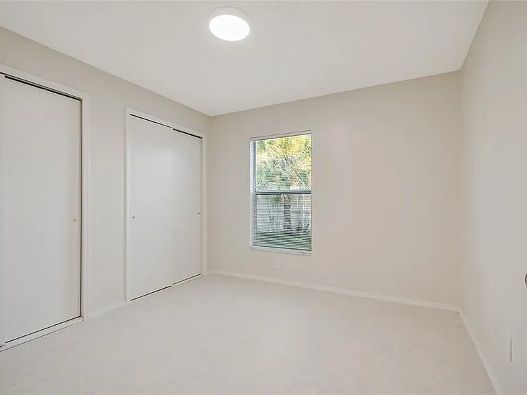 1542 Brook Hollow Dr — Photo 24
