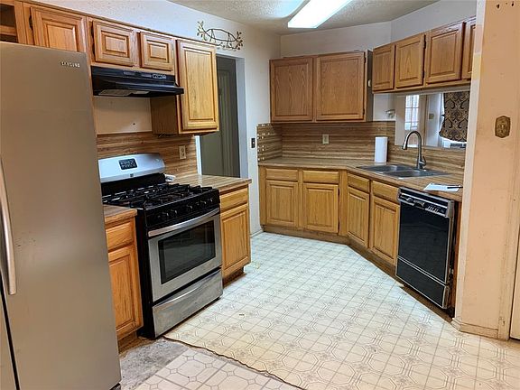 5th image of 10919 Thorncliff Dr