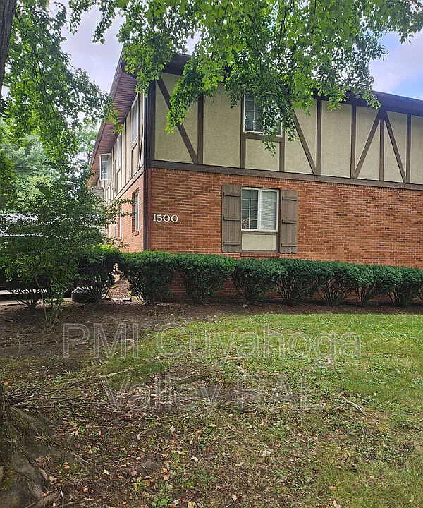 1500 W Market St #14