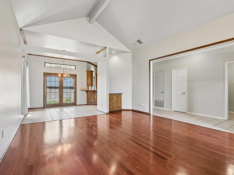 1809 Courtney Ln — Photo 7