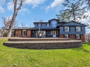 2055 Cottage Glen Rd SE, Cedar Rapids, IA 52403