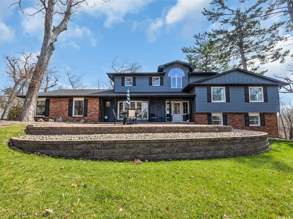 2055 Cottage Glen Rd SE, Cedar Rapids, IA 52403