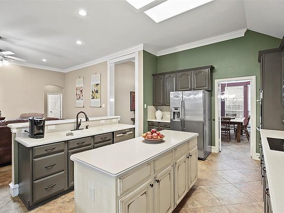 5th image of 120 Love Bird Ln