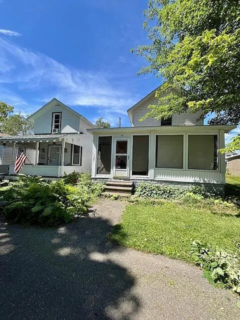 135 7th St photo 1