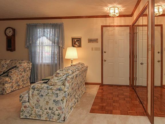 3rd image of 517 Eagle Crest Dr