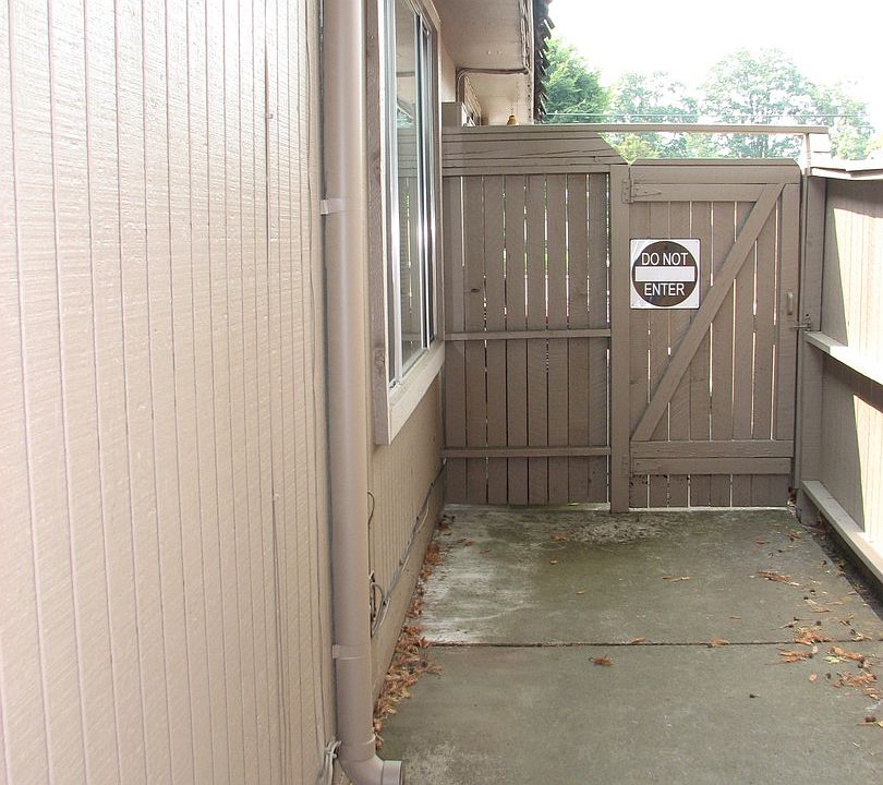 1st image of 115 Lincoln St