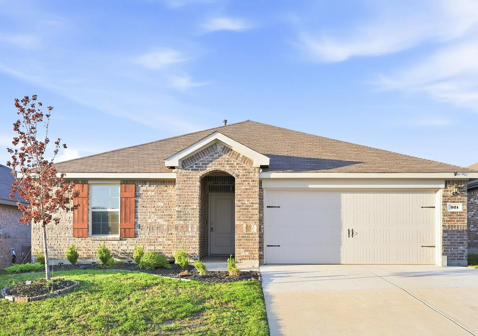 Beautiful 4 Bed / 2 Bath Home with a Fenced Yard and 2-Car Garage in Ferris — Photo 1