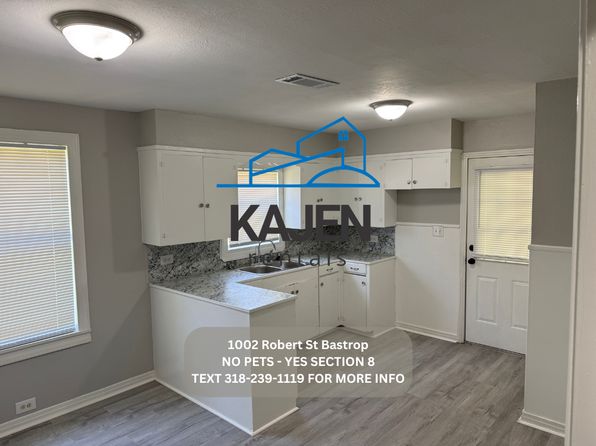 1002 Robert St