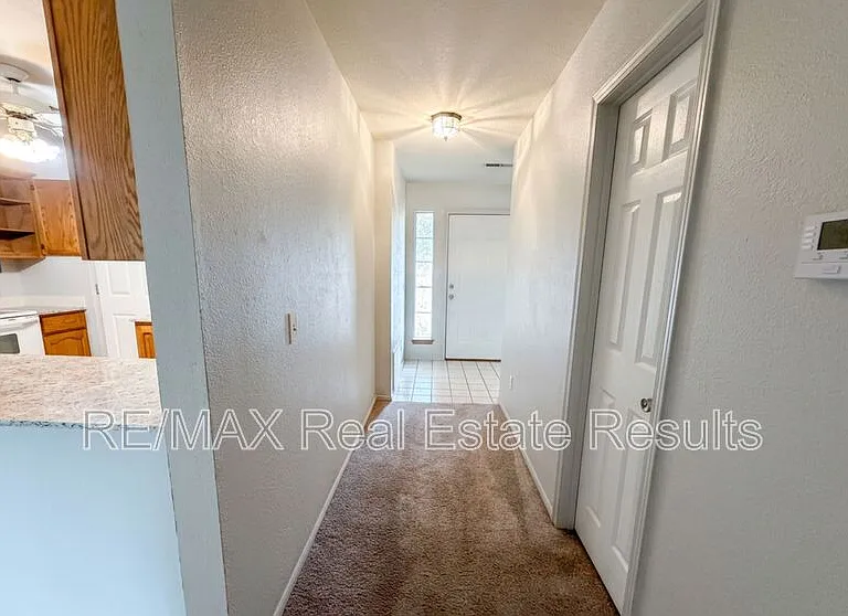 412 N 37th Pl #B — Photo 4