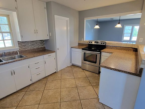 3rd image of 1514 Broadmoor St