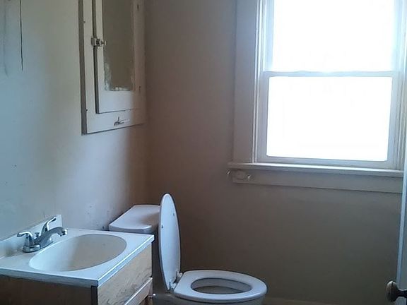5th image of 2628 Oakwood Ave