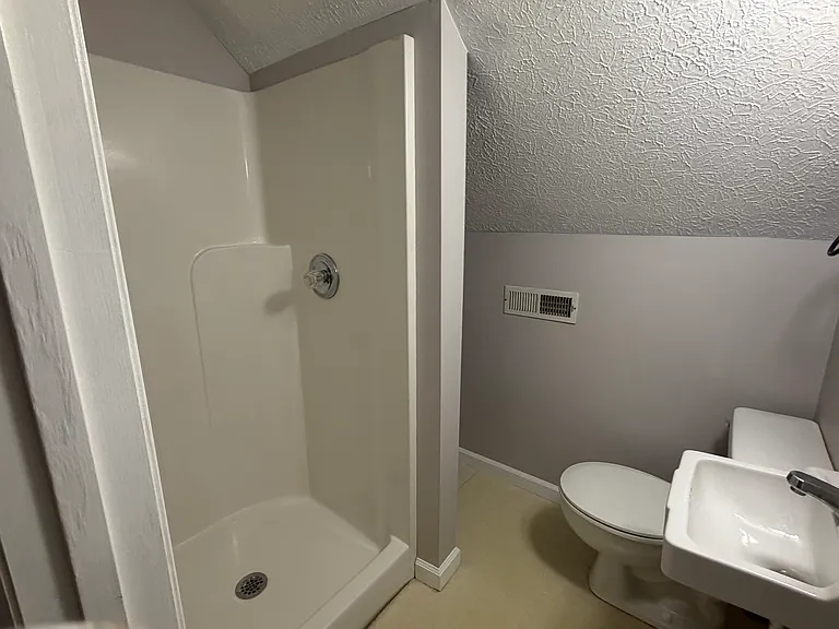 175 Highland Cir — Photo 25
