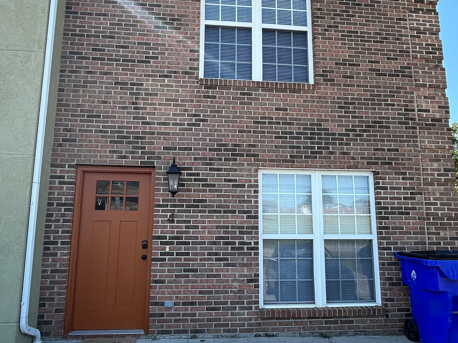 2 bed, 1.5 bath, 1100 sqft, $1,400 — Photo 1