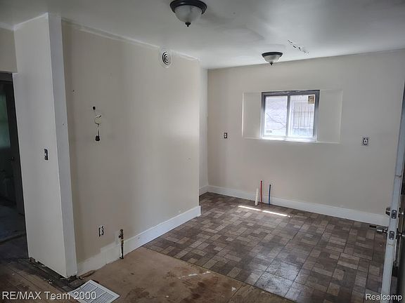 5th image of 9186 Steel St