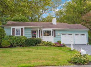 4 Afton Ln, Halesite, NY 11743