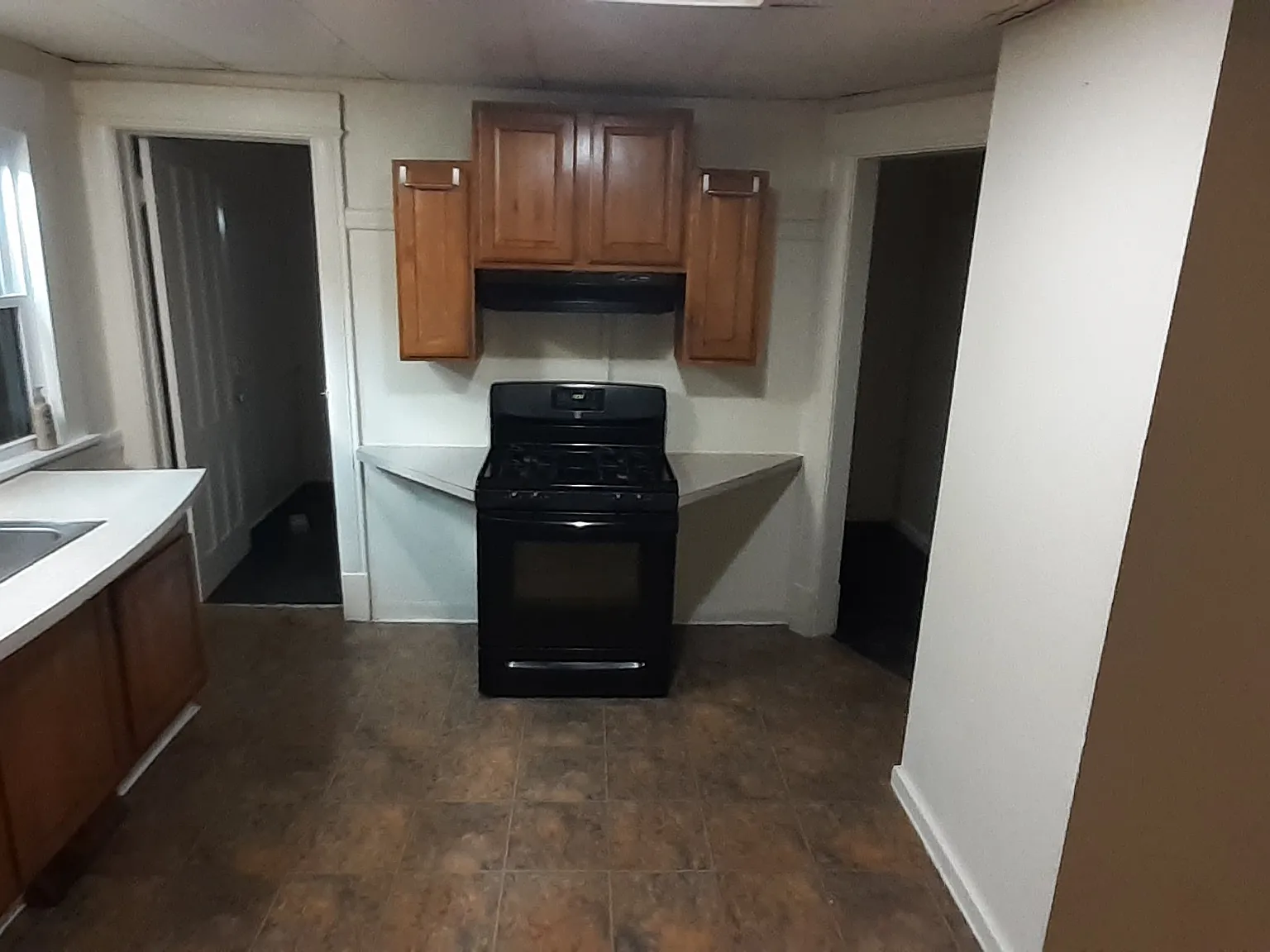 3 bed, $1,200 — Photo 2